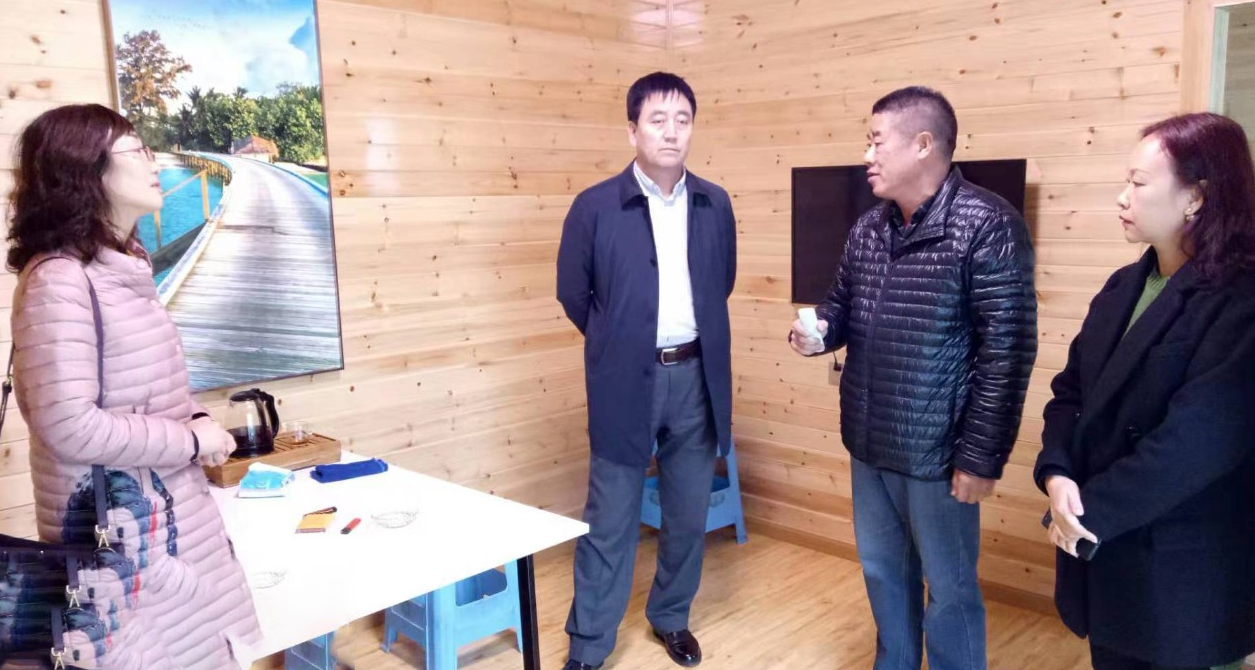 在移動智能屋+儲能鋰電池投資選址項目方生產基地舉行政府對接會，持續加大優質項目對接力度