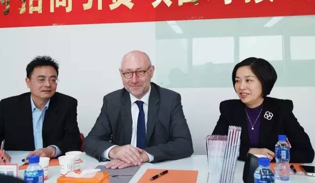 德國烏波塔爾市市長約翰內(nèi)斯·斯拉維奇博士一行來訪上海東方龍商務(wù)國際平臺(tái)舉行“烏波塔爾投資洽談會(huì)” 德國烏波塔爾市市長約翰內(nèi)斯·斯拉維奇博士一行來訪上海東方龍商務(wù)國際平臺(tái)舉行“烏波塔爾投資洽談會(huì)”
