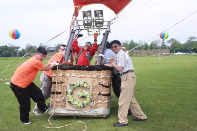 東方龍商務(wù)助力熱氣球投資選址項(xiàng)目落戶上海迪士尼度假區(qū),并將于七月中下旬舉行該項(xiàng)目的政府對接會 東方龍商務(wù)助力熱氣球投資選址項(xiàng)目落戶上海迪士尼度假區(qū),并將于七月中下旬舉行該項(xiàng)目的政府對接會