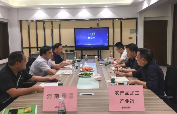 陪同政府園區(qū)赴農(nóng)產(chǎn)品加工產(chǎn)業(yè)鏈投資選址項目方對接考察，加強聯(lián)結(jié)，積極開展政企合作