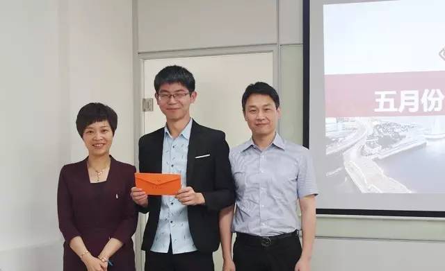 東方龍商務舉行月度工作總結(jié)表彰會，六月提質(zhì)提速求突破