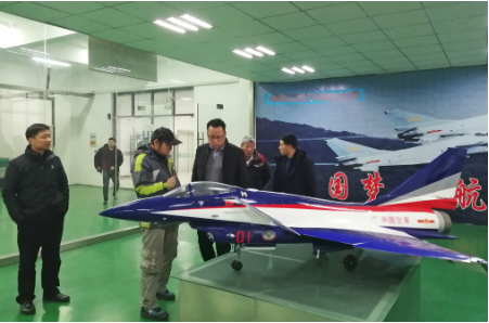 陪同政府園區(qū)赴輕型飛機生產(chǎn)基地投資選址項目方對接考察，精準匹配，加快轉(zhuǎn)化對接成果