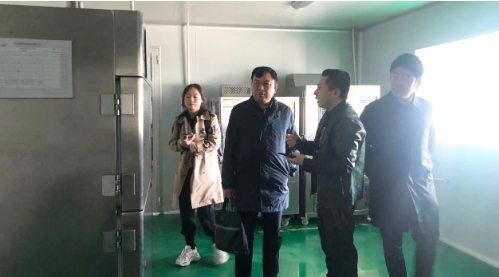 陪同政府園區(qū)前往顯示及觸摸模組+蓋板投資選址項目方對接考察，雙方就進(jìn)一步開展合作達(dá)成一致意見