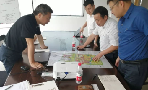 陪同政府園區(qū)對接考察自動化機(jī)器人及激光設(shè)備投資選址項目，促進(jìn)地方智能制造業(yè)發(fā)展