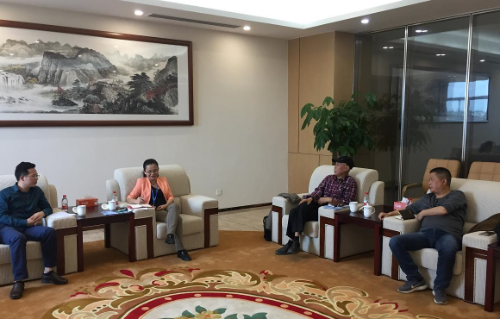 陪同政府園區(qū)赴高端包裝戶(hù)外型材投資選址項(xiàng)目方對(duì)接考察，加快項(xiàng)目合作步伐