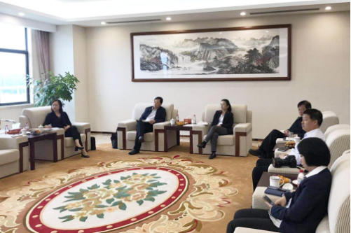 陪同政府園區(qū)對接考察高端包裝戶外型材投資選址項目，深化對接合作，推進(jìn)項目加快落地
