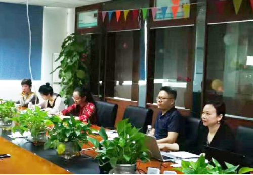 陪同政府園區(qū)赴鋰電池綜合利用生產(chǎn)設(shè)備投資選址項目方對接考察，全面加快項目建設(shè)進度