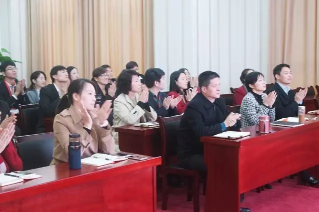 東方龍商務舉行月度工作總結，并部署下階段工作任務