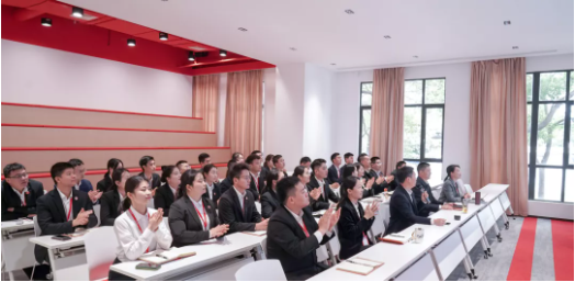 加大開發(fā)力度，迎接進博會！10月下旬，集團成功通過38個優(yōu)質投資選址項目