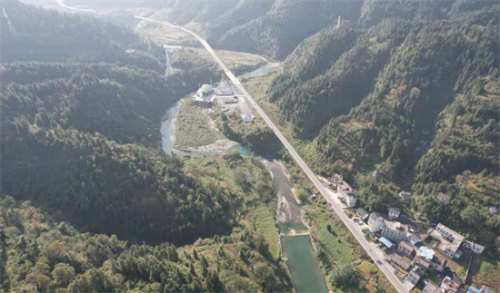 集團全力助推湖南吉首市委托招商招商引資，打造產業發展新地標