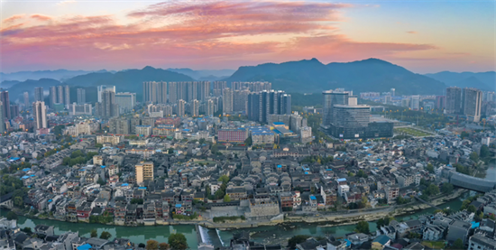 集團全力助推湖南吉首市委托招商招商引資，打造產業發展新地標