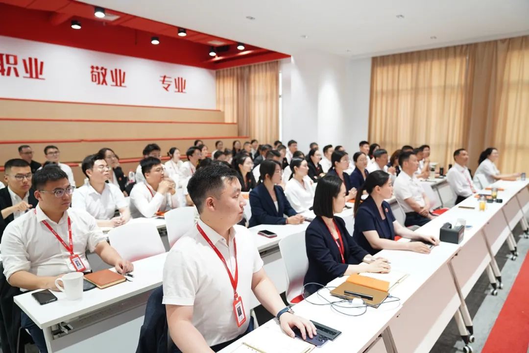 從心出發，向心而行！東方龍商務集團組織《十年發展與心性領導力》主題培訓！