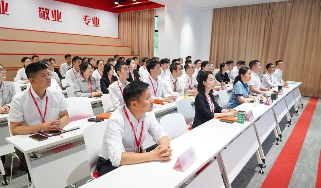 爭(zhēng)、搶、拼、實(shí)！奔跑二季度競(jìng)賽活動(dòng)圓滿收官！6月下旬，集團(tuán)共34個(gè)優(yōu)質(zhì)投資選址項(xiàng)目通過(guò)評(píng)估