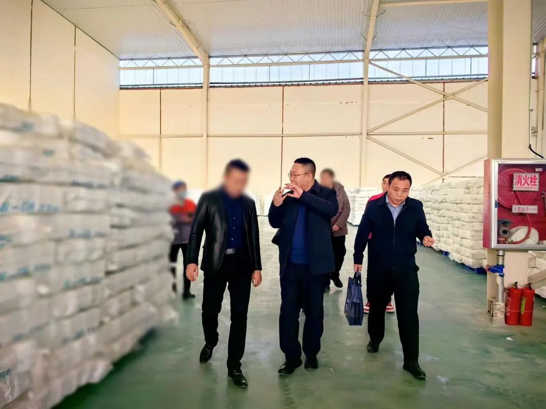 地方紡紗行業(yè)龍頭企業(yè)，產(chǎn)品遠銷柬埔寨、孟加拉等20多個國家和地區(qū)！新疆某地方政府實地考察品牌高端紡織材料生產(chǎn)擴建投資選址項目