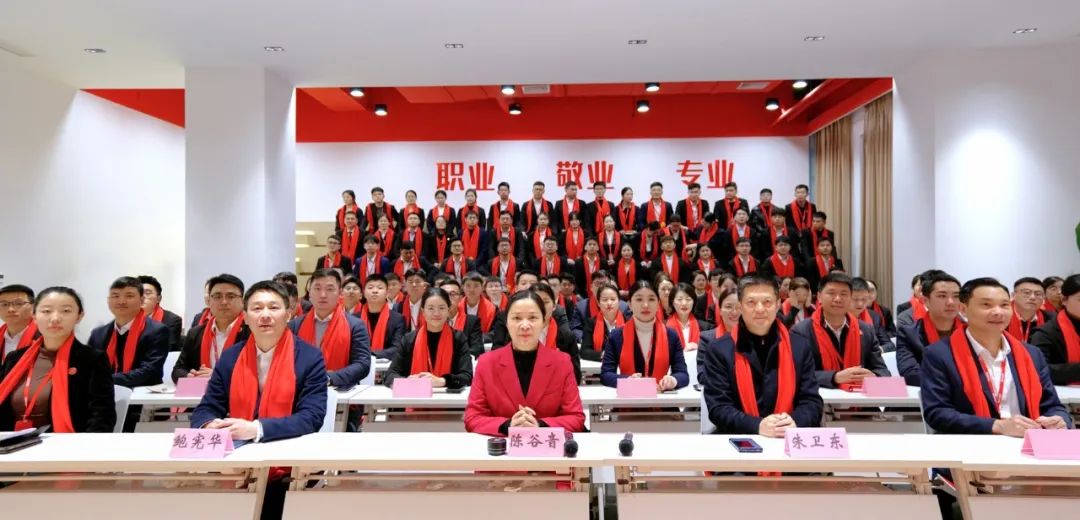 龍行龘龘，開拓新程！東方龍商務(wù)集團舉行成立10周年暨2023年度總結(jié)表彰大會