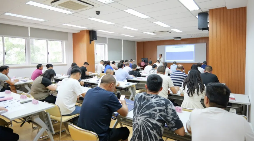 集團(tuán)董事長/CEO陳谷音應(yīng)邀做客上海交通大學(xué)，為云南省魯?shù)榭h鄉(xiāng)村振興干部50人團(tuán)做專業(yè)招商實戰(zhàn)培訓(xùn)！