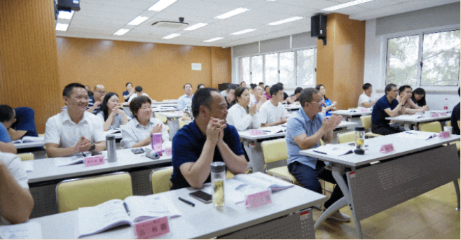 集團(tuán)董事長/CEO陳谷音應(yīng)邀做客上海交通大學(xué)，為云南省魯?shù)榭h鄉(xiāng)村振興干部50人團(tuán)做專業(yè)招商實戰(zhàn)培訓(xùn)！