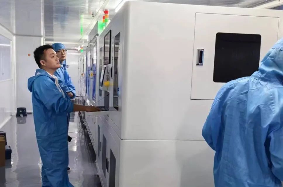 助力電子信息產業提質發展！由集團精準推介的汽車中控套裝生產投資選址項目在廣西賀州投產運營