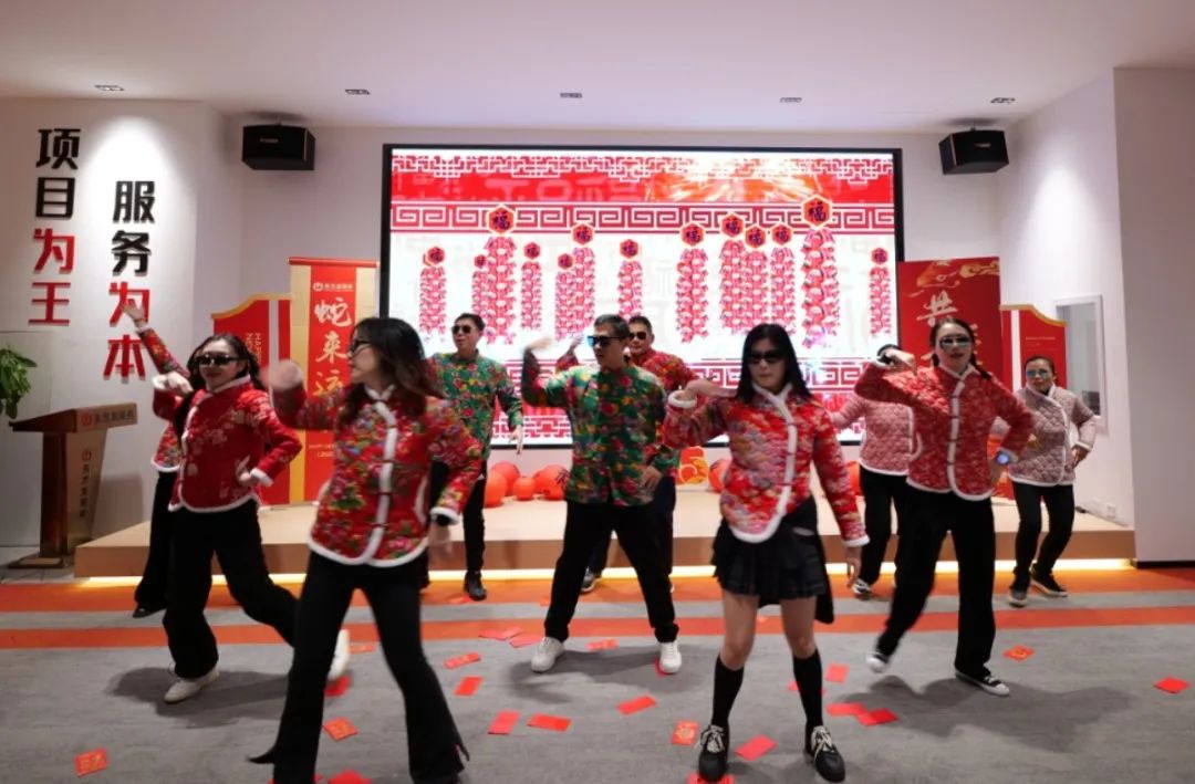 蛇來(lái)運(yùn)轉(zhuǎn)，共征新程——東方龍商務(wù)年度慶典璀璨落幕！