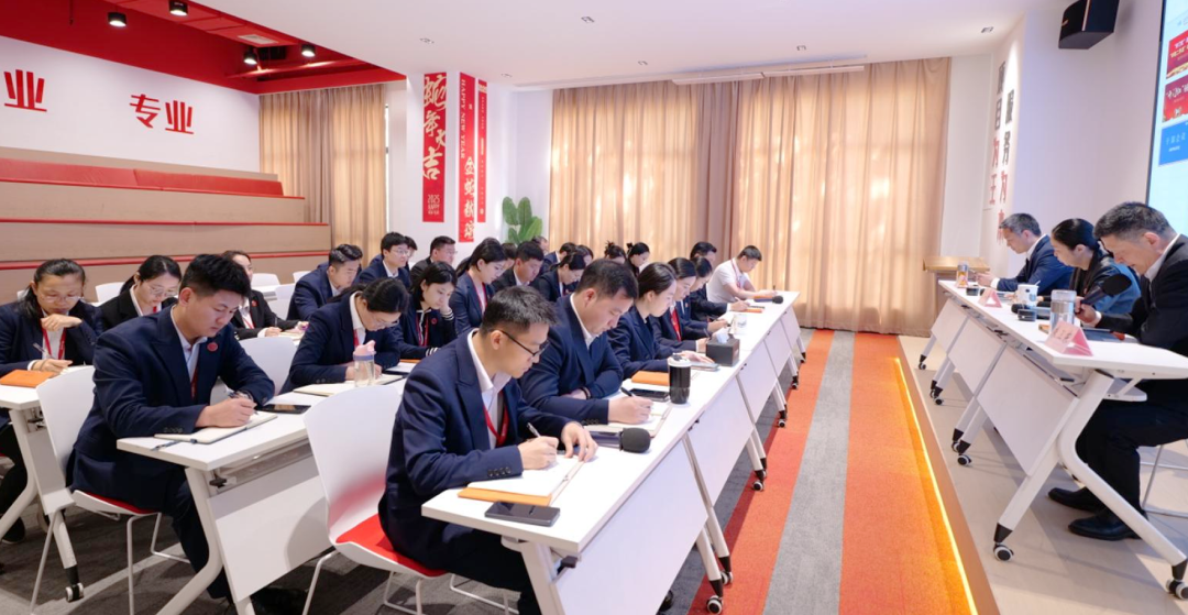 上海東方龍商務集團召開一季度干部會議，剖析發展現狀，明確“奔跑二季度”沖刺方向
