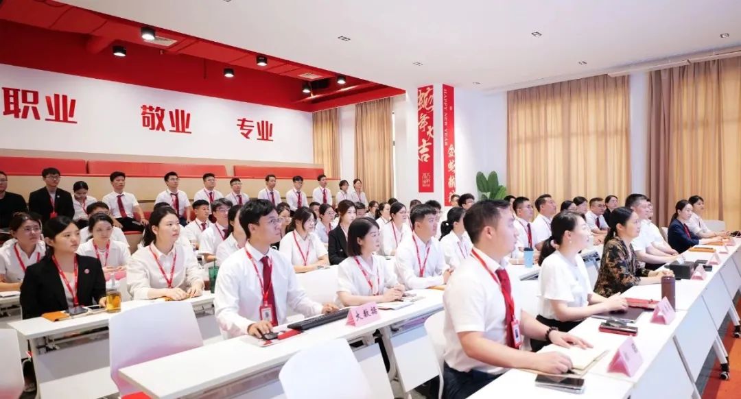 強(qiáng)化創(chuàng)新意識，保障項(xiàng)目開發(fā)質(zhì)量！8月上旬，集團(tuán)共28個(gè)優(yōu)質(zhì)投資選址項(xiàng)目通過評估